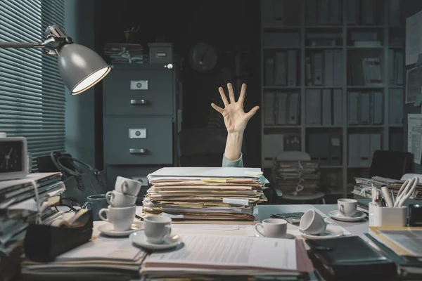 Desperate Office Worker Overwhelmed Paperwork She Asking Help Her Hand — ストック写真