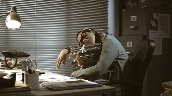 Exhausted Office Worker Sleeping Desk Leaning Pile Paperwork Overtime Work — Fotografia de Stock