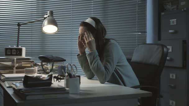 Office worker with headache massaging her temples — Stock Video