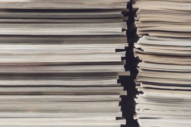 Dergi yığınları kapanıyor: yazdırılmış medya ve bilgi kavramı