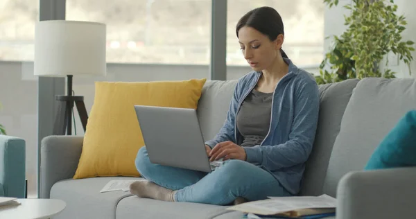 Woman Sitting Couch Home Connecting Online Her Laptop Remote Work — 스톡 사진