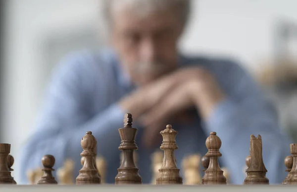 Elderly Man Playing Chess Exercising His Memory — Stock Photo, Image