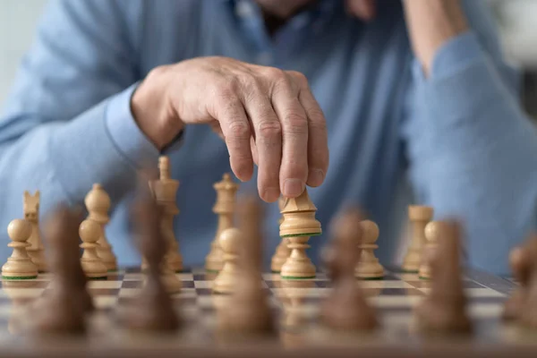 Elderly Man Playing Chess Exercising His Memory — Stock Photo, Image