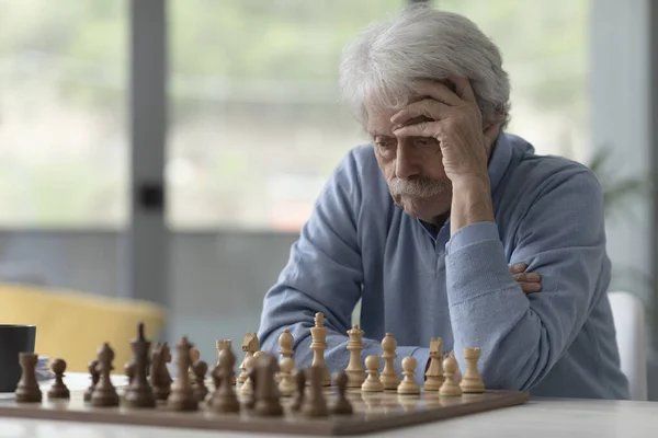 Focused Senior Man Playing Chess Looking Chessboard Thinking — Stock Photo, Image