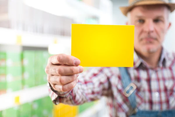 Agricultor com sinal no supermercado — Fotografia de Stock