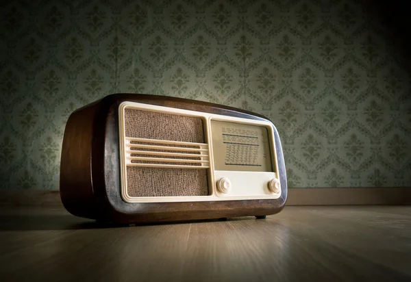 Gamla gammaldags radio — Stockfoto