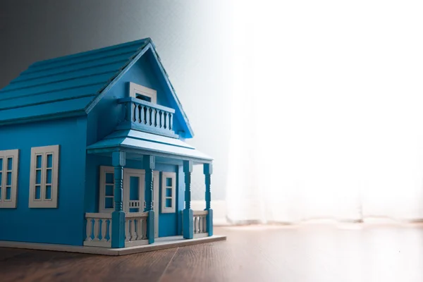 Blauwe model huis — Stockfoto