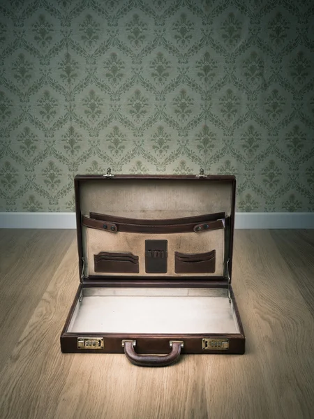 Open vintage briefcase — Stock Photo, Image