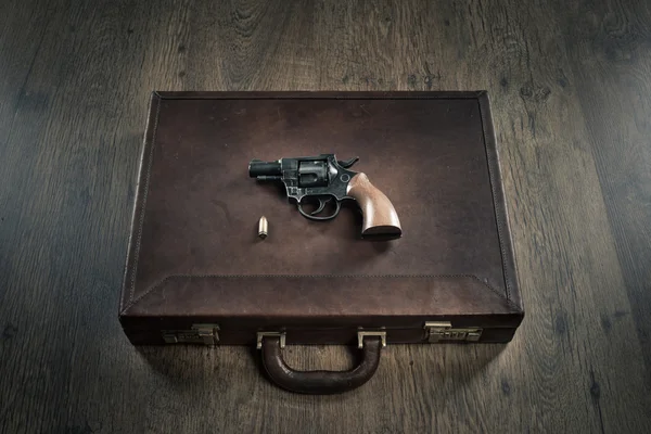 Gangster je revolver — Stock fotografie