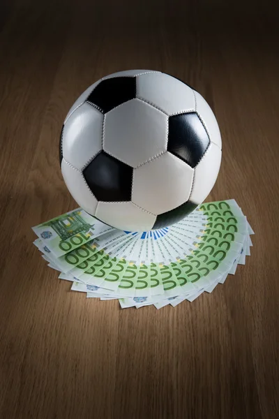 Fotboll och rikedom — Stockfoto