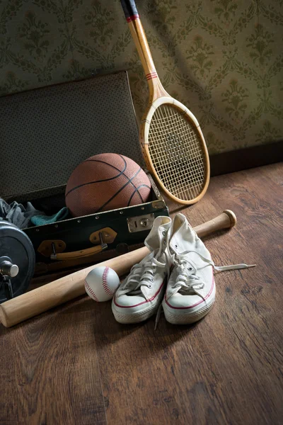 Vintage suitcase with sports equipment — Stock Photo, Image