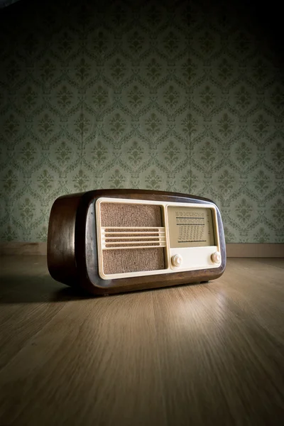 Παλιά ντεμοντέ ραδιόφωνο — Φωτογραφία Αρχείου