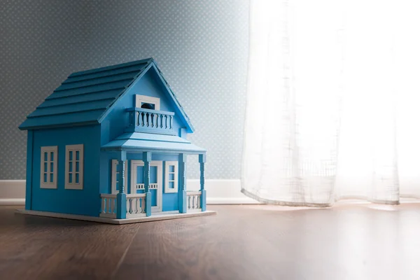 Μπλε μοντέλο σπίτι — Φωτογραφία Αρχείου