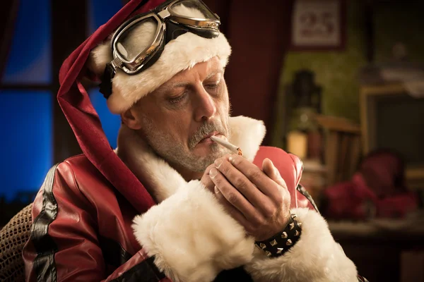 Bad santa roken van een joint — Stockfoto