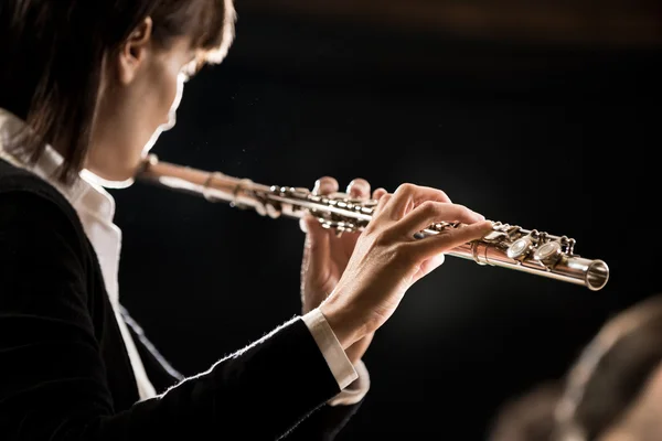 Female flutist performing — Stock Photo, Image