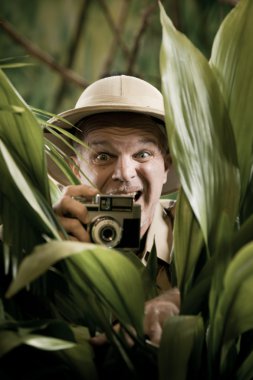 Vintage fotoğraf makinesi ile fotoğraf çekmeye explorer