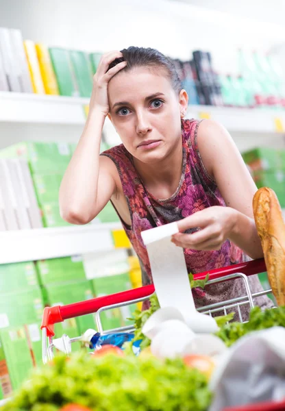 Vrouw lange ontvangst controleren — Stockfoto