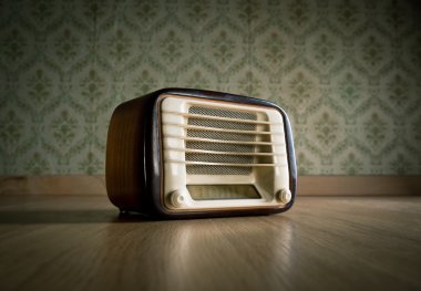 Vintage radyo yerde