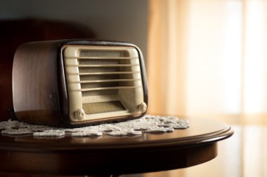 Vintage radyo yuvarlak masa