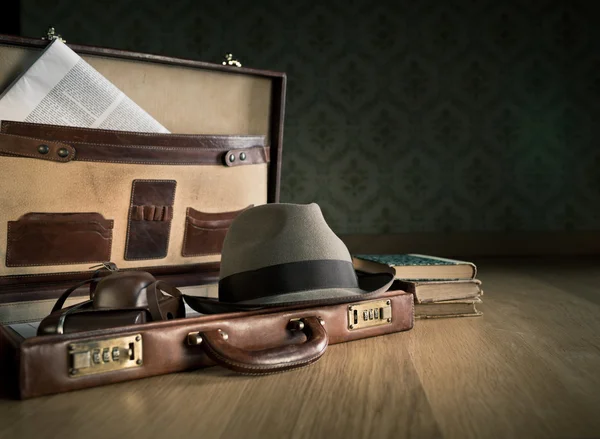 Photoreporter vintage open briefcase — Stock Photo, Image