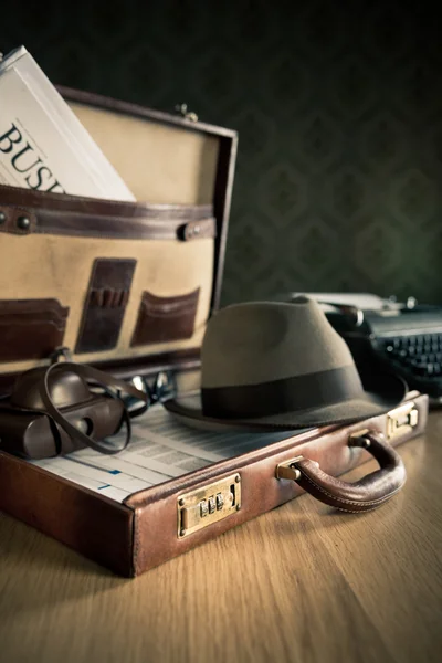 Photoreporter vintage open briefcase — Stock Photo, Image