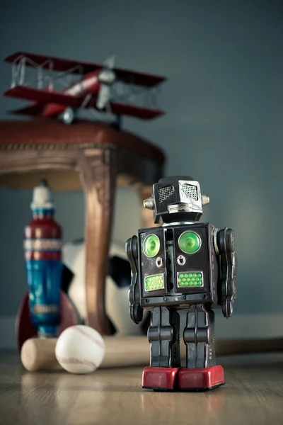 Grappige tin speelgoed robot — Stockfoto