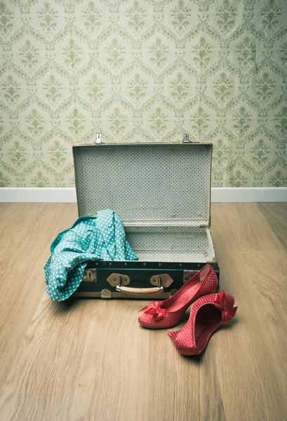 Vintage suitcase with red shoes — Stock Photo, Image