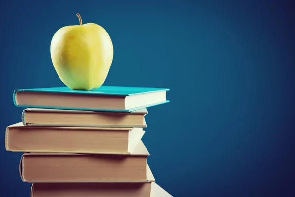 Books and yellow apple — Stock Photo, Image