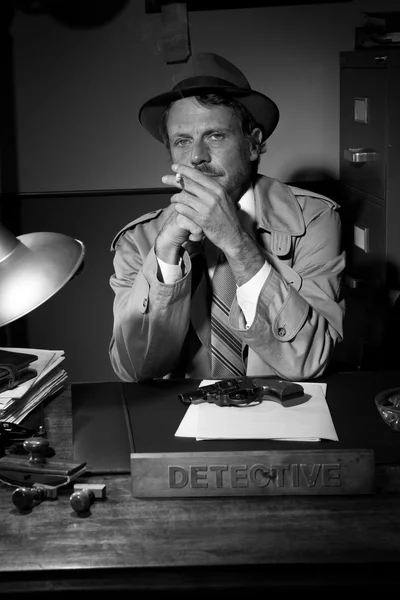 Detective smoking at desk — Stock Photo, Image