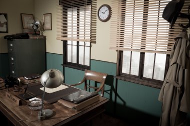 Yönetmenin Resepsiyon ve retro öğeler