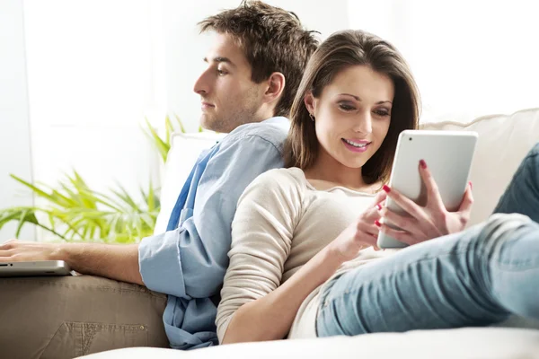 Couple relaxing on sofa — Stock Photo, Image