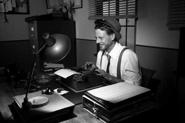 Smiling retro reporter at work — Stock Photo, Image