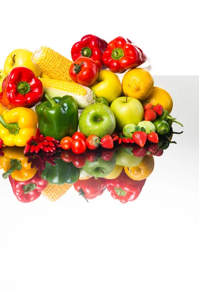 Healthy vegetables and fruits on white background — Stock Photo, Image