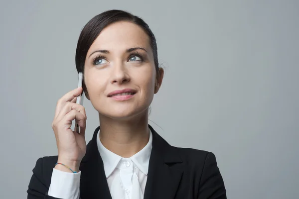 Business woman with mobile — Stock Photo, Image