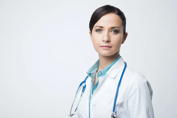 Fiducioso medico femminile — Foto Stock