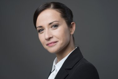 Kendine güvenen kadın manader