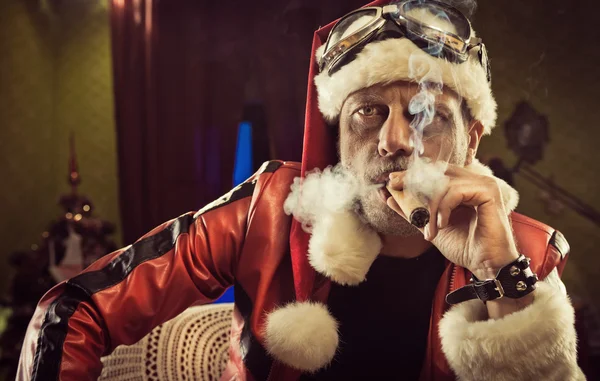 Bad Babbo Natale fumare sigaro — Foto Stock