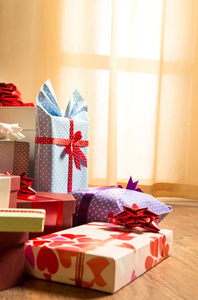 Geschenke mit Schleife für die Familie — Stockfoto