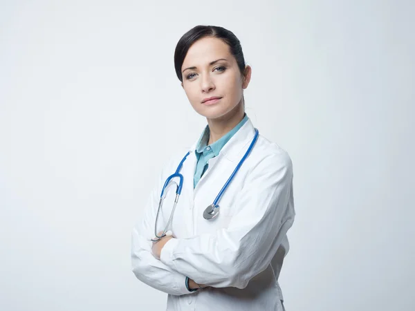 Fiducioso medico femminile — Foto Stock