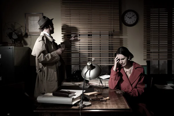 Detective interviewing woman — Stock Photo, Image