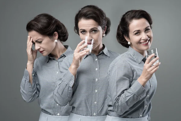 Mulher a tomar um medicamento eficaz — Fotografia de Stock