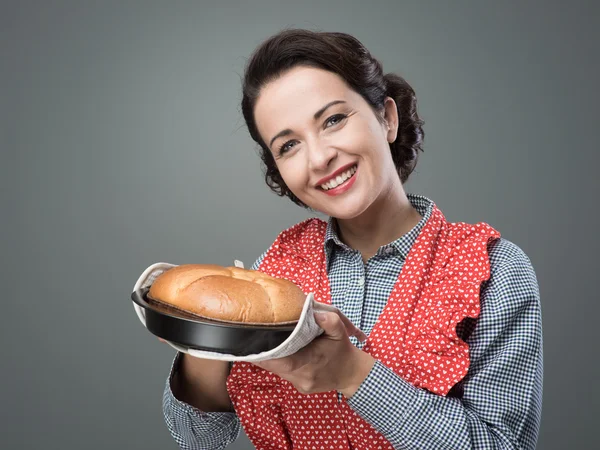 Vintage housewife with cake — Stock Photo, Image