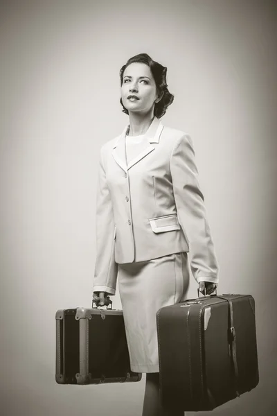 Vintage nő a bőröndök — Stock Fotó