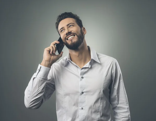 Sorridente giovane uomo d'affari — Foto Stock