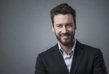 gülümseyen işadamı portresi