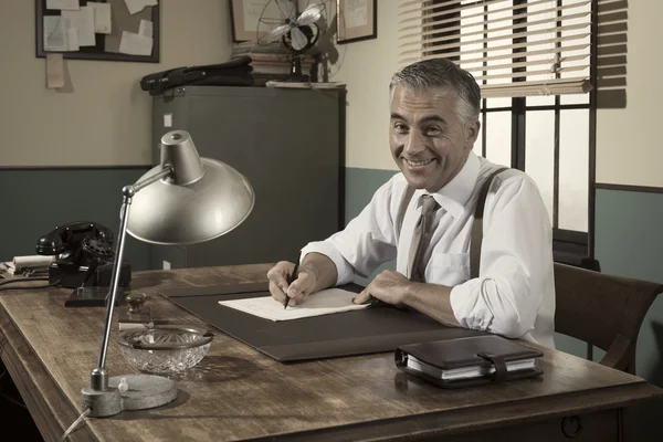 Director at desk signing document — Stock Photo, Image