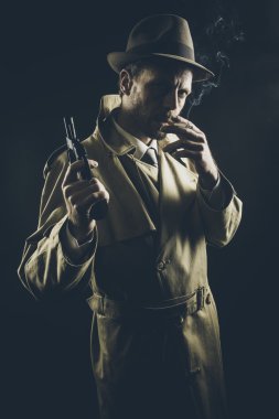 Gangster trençkot yasaktır