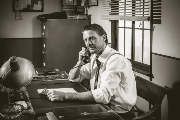 Direktör prata telefon — Stockfoto
