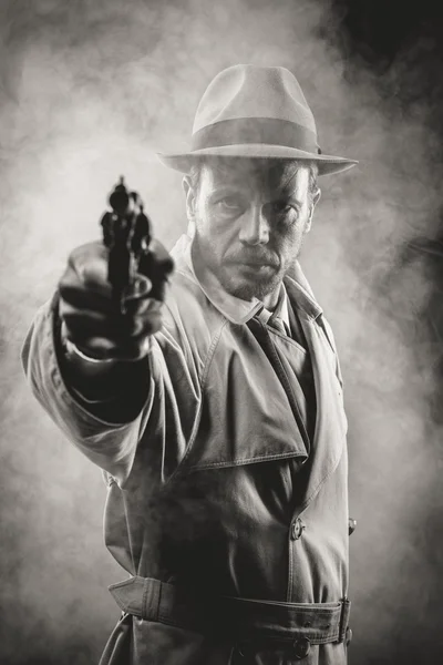 Vintage agent pointing a gun — Stock Photo, Image