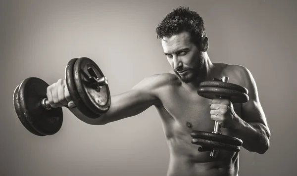 Hombre haciendo ejercicio — Foto de Stock